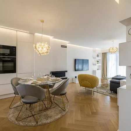 Experience Luxury, In The Heart Of Apartment *